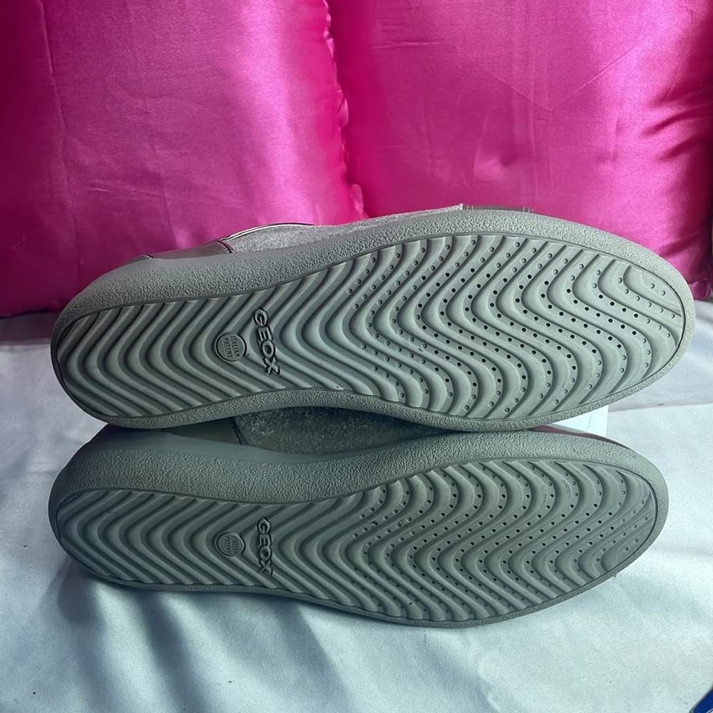 (A2) Geox Patent Velvet Lace
Women's Silver Fashion Comfort Sneakers Size 9 - Picture 7 of 11